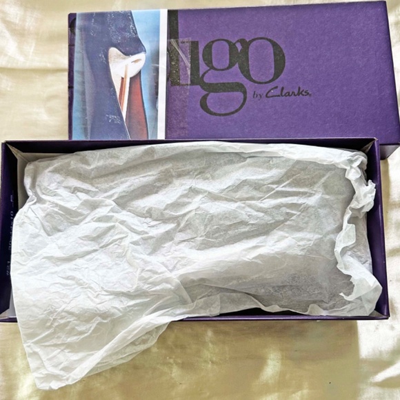 LOAFERS, CLARKS, INDIGO, SUEDE, LADIES SZ 8.5B, BLACK WITH SUBTLE SILVERY SHIMME - Picture 4 of 12